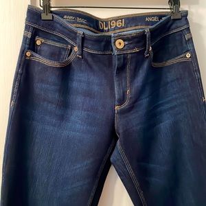 DL 1961 Mid-rise skinny ankle 360 degree stretch jeans in great condition.